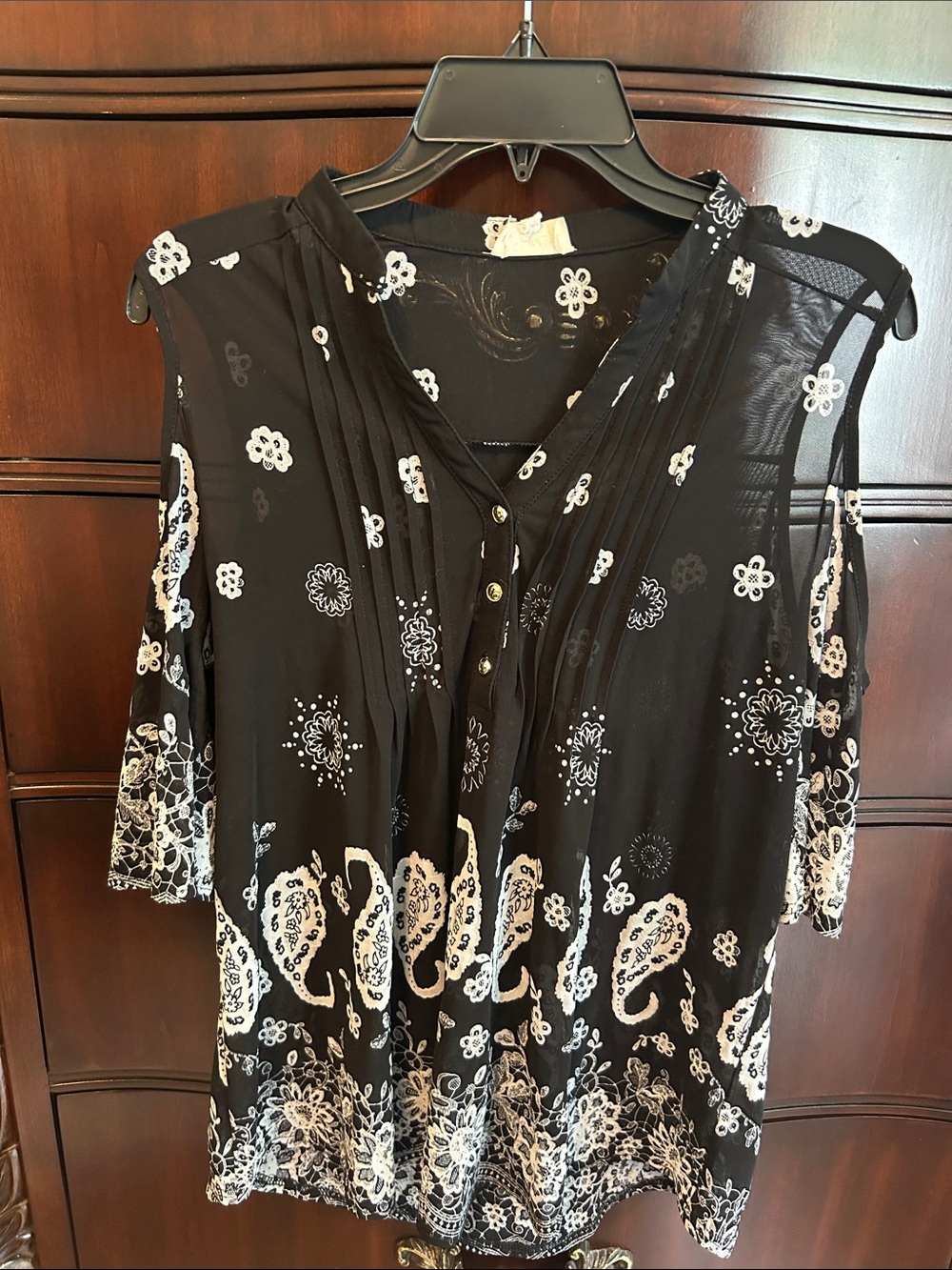 Siren Lily Black & White Floral Cold-Shoulder Blouse